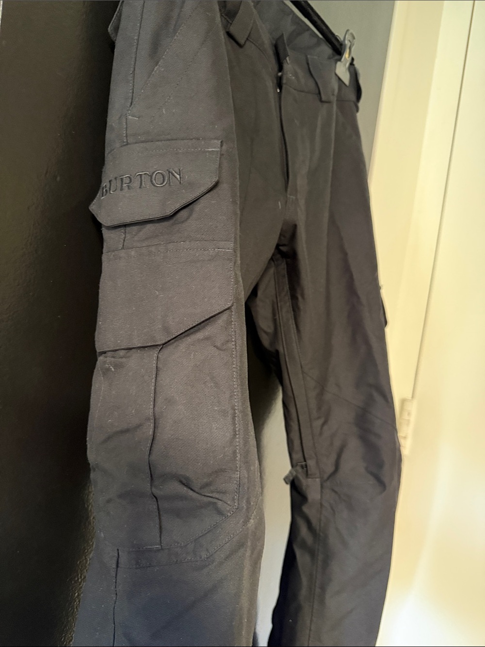 Burton Covert snowboard pants DRYRIDE waterproof fabric and a cargo pocket.